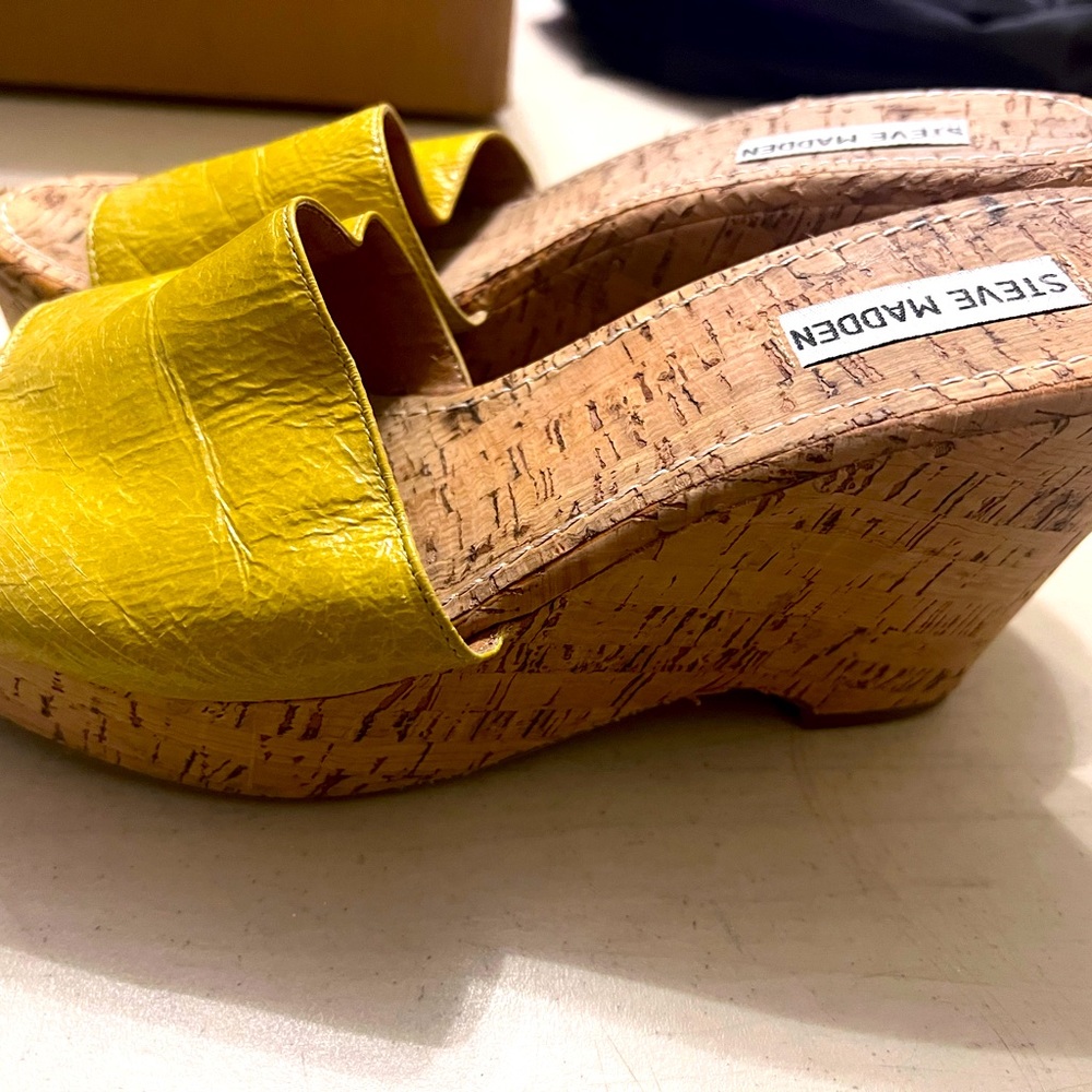 Steve Madden Wedge sandals